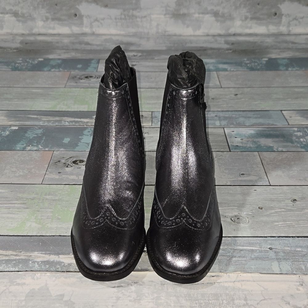 Find. Brand Metallic Gray Boots sz 37